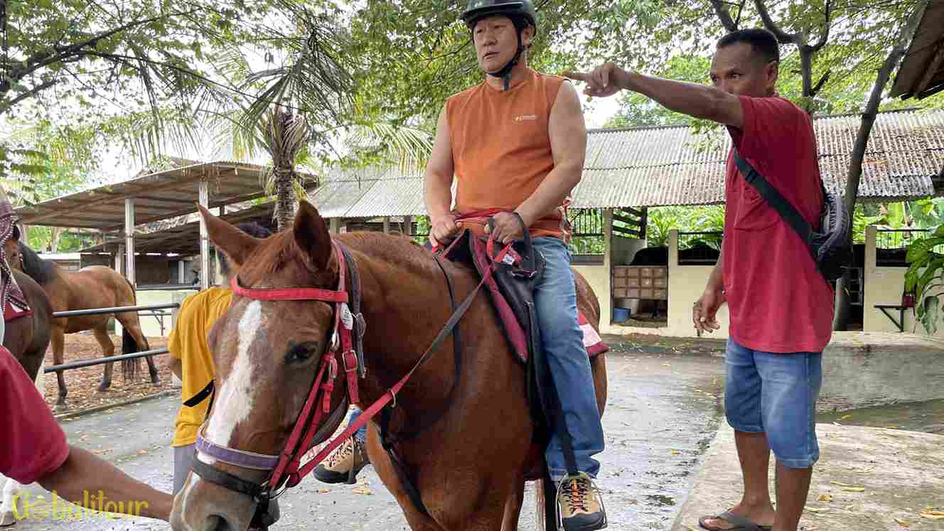 Bali horse riding menikmati sunset di Pantai Langudu