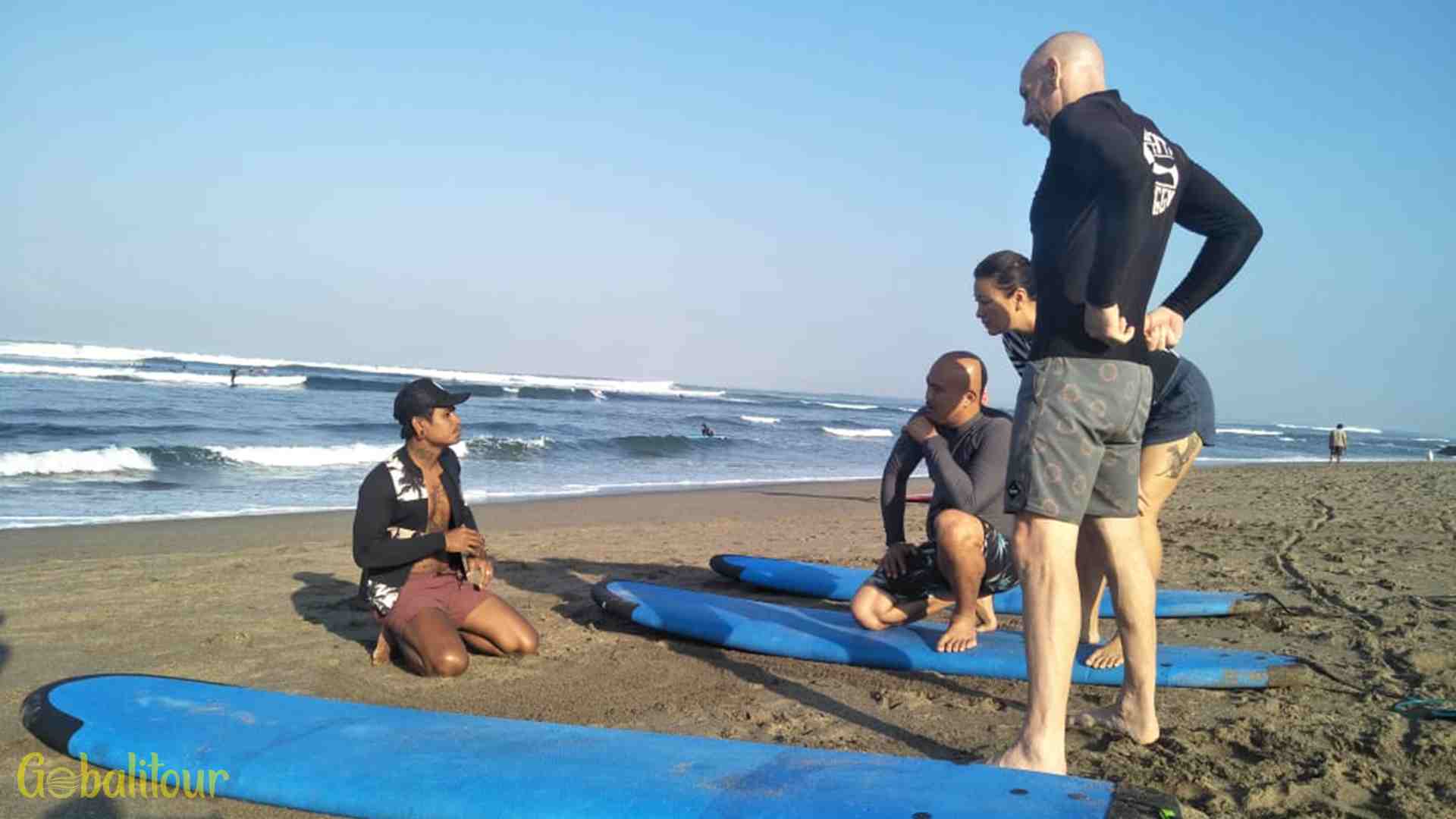Surfing di Bali