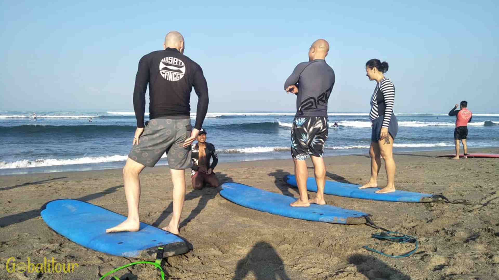 Belajar Surfing Kuta Beach