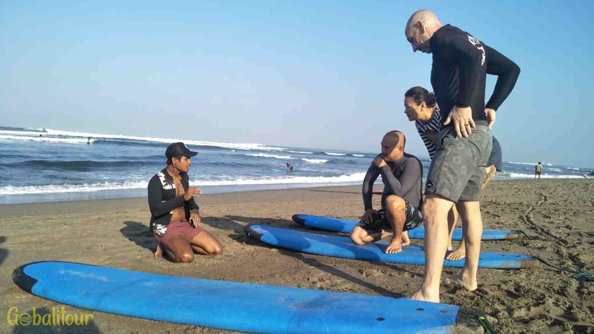 Belajar Surfing di Bali