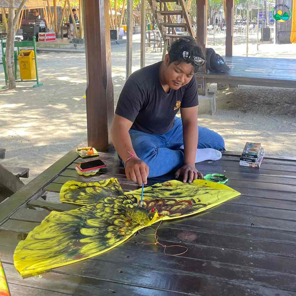Melukis Layangan Bali - Kreasi Layangan
