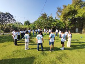 Bali nutra melakukan kegiatan team building di Taman Jepun